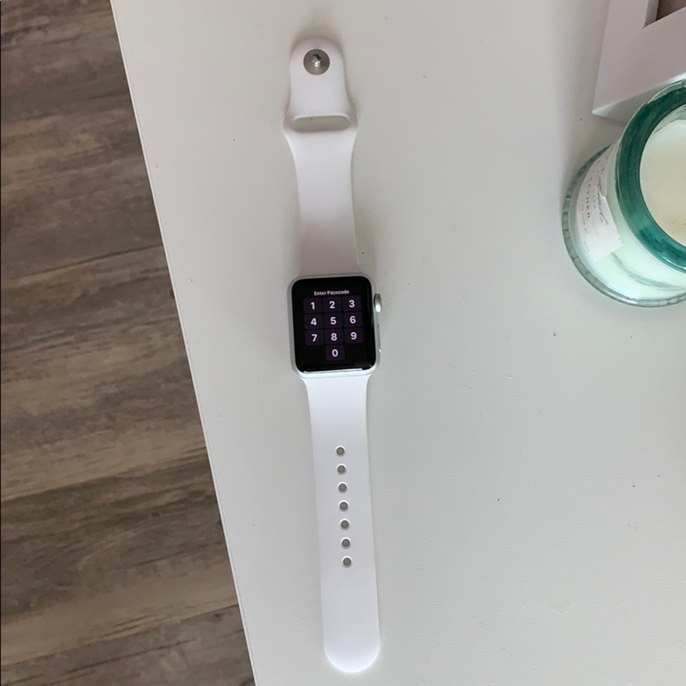 Apple Watch - Silver: 38 mm Series 1